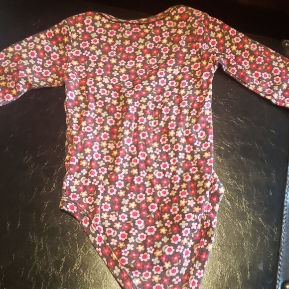 Carter's onezie - Picture 4 of 4